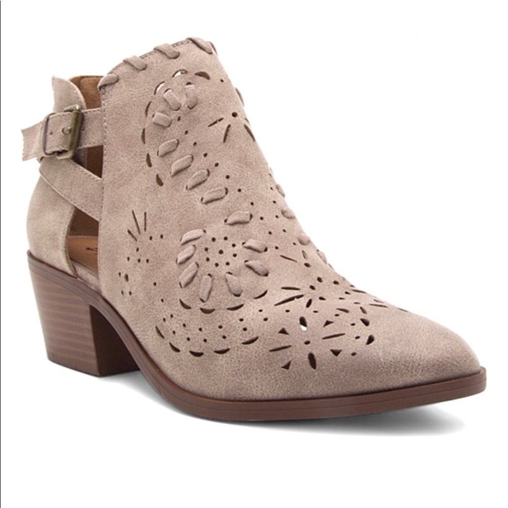 🔥CLEARANCE🔥SIZE 6 Taupe Bootie - Picture 7 of 7